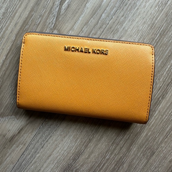 Michael Kors Handbag Purse, Wallet, and Wristlet Set, Leather, Beige - Picture 9 of 11